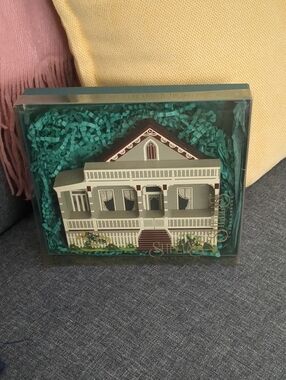 Shelia's Collectibles Jacobsen House (1860, Virginia City, NV) Vintage 1993 Wood